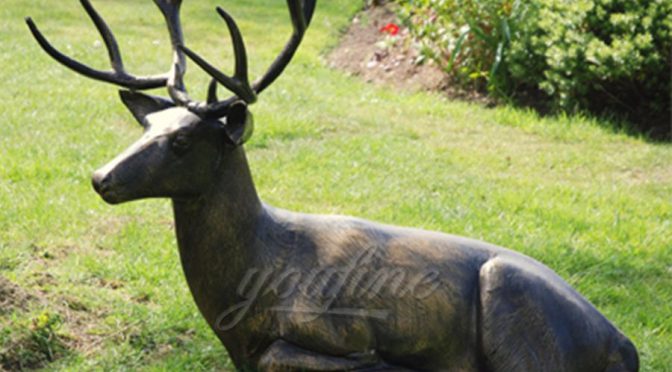 Decorative garden bronze deer statue